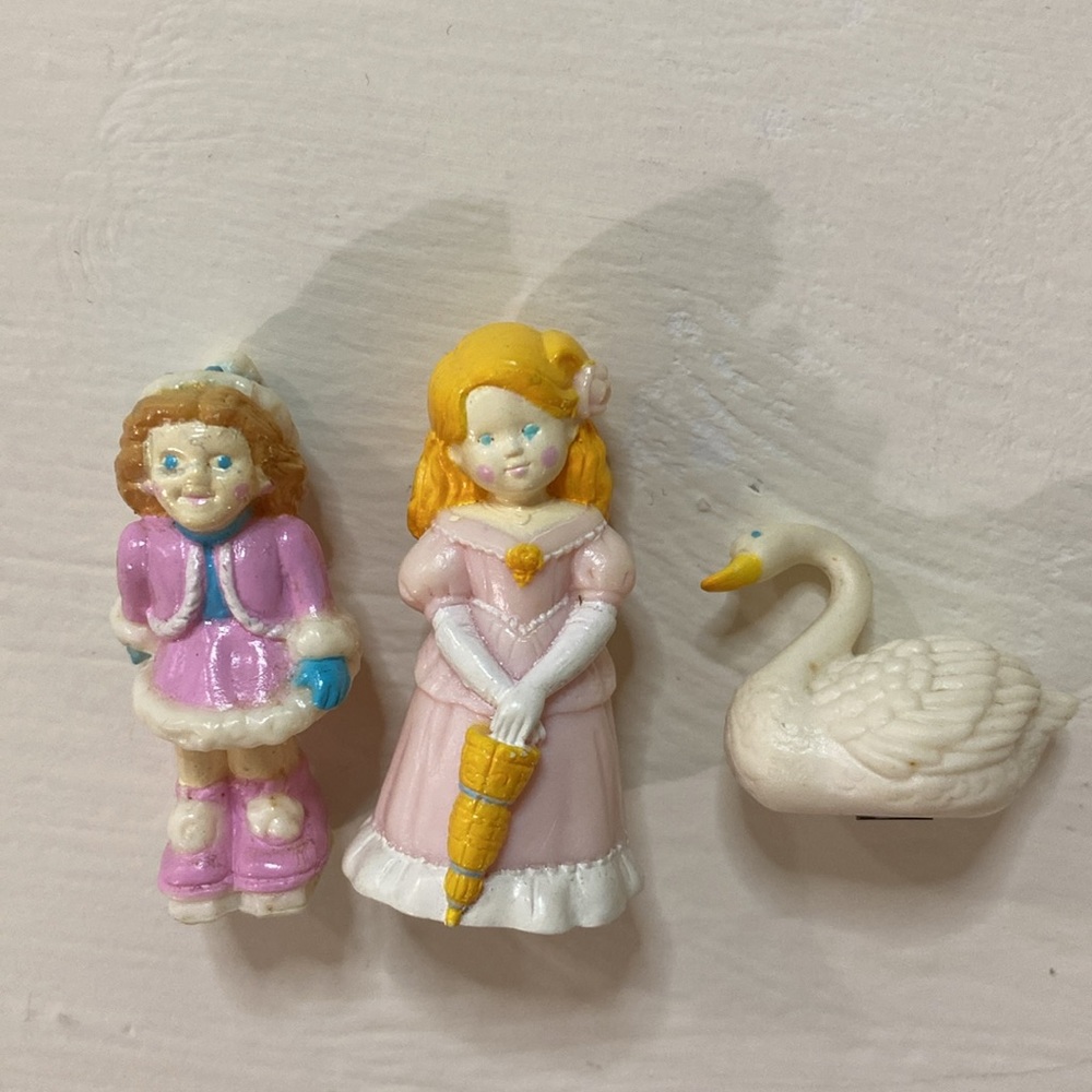 Fisher-Price Precious Places Magnetic 3pc lot set swan girl & parasol ice skater
